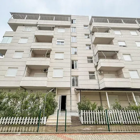 Supreme 792 Apartment